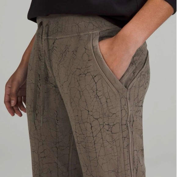 Lululemon Warm Down Jogger *7/8 Length Thread Dye Rover Black size 4 - Picture 3 of 11